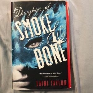Daughter of smoke and bone by Laini Taylor
